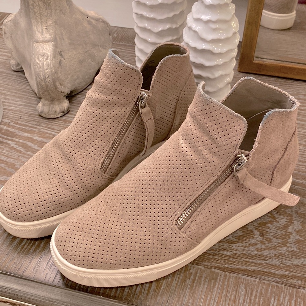 Perforated tan suede sneaker bootie
